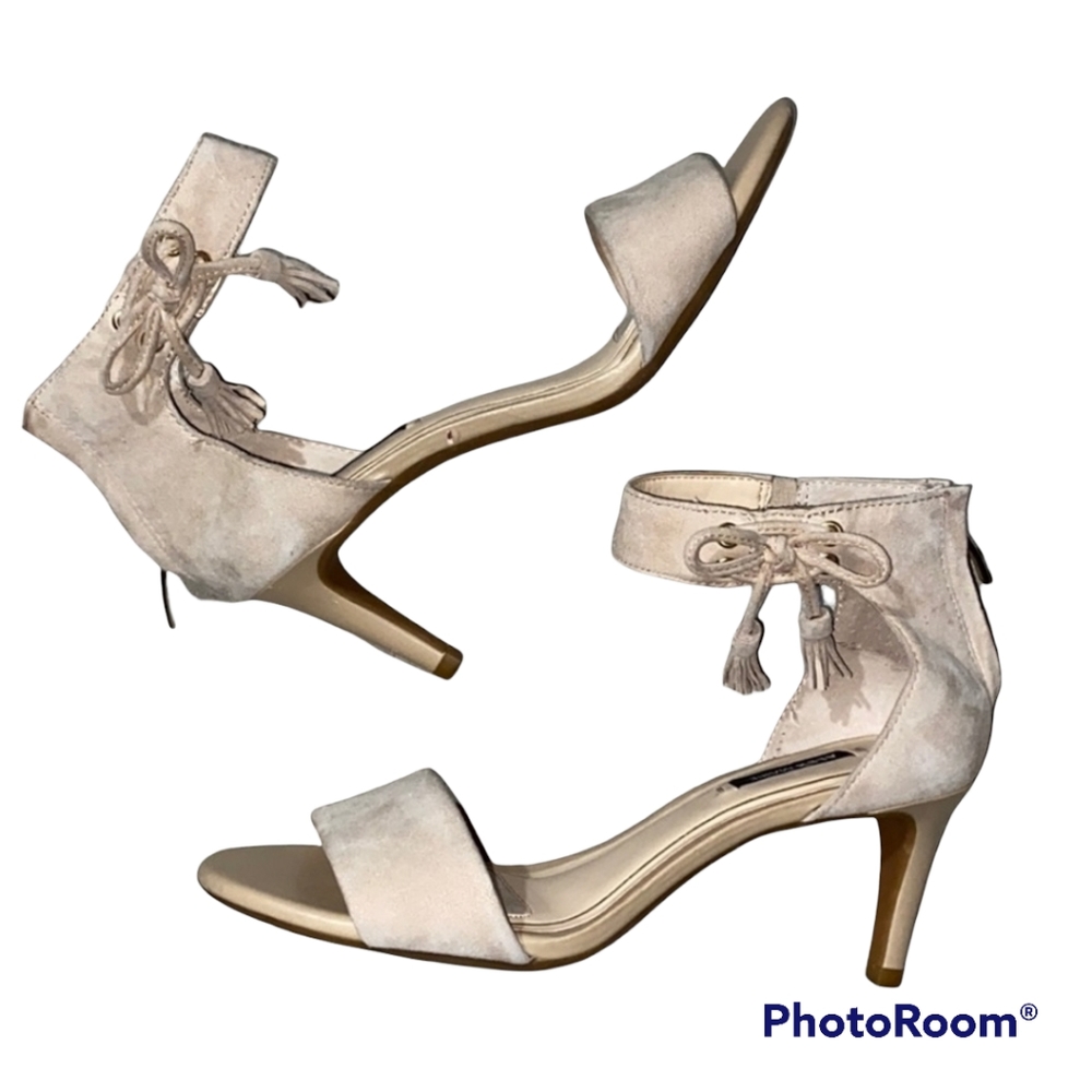 Alex Marie Nude Suede Heels with Tassles sz 7